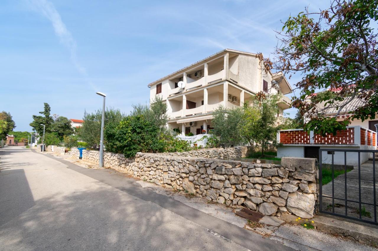 Apartments By The Sea Mandre, Pag - 3084 Kolan Zewnętrze zdjęcie