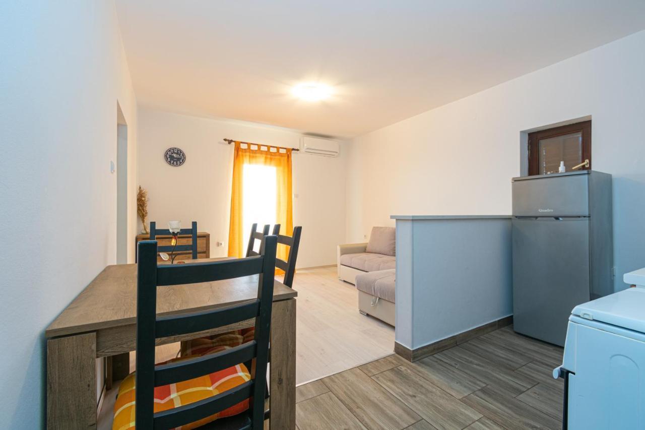 Apartments By The Sea Mandre, Pag - 3084 Kolan Zewnętrze zdjęcie