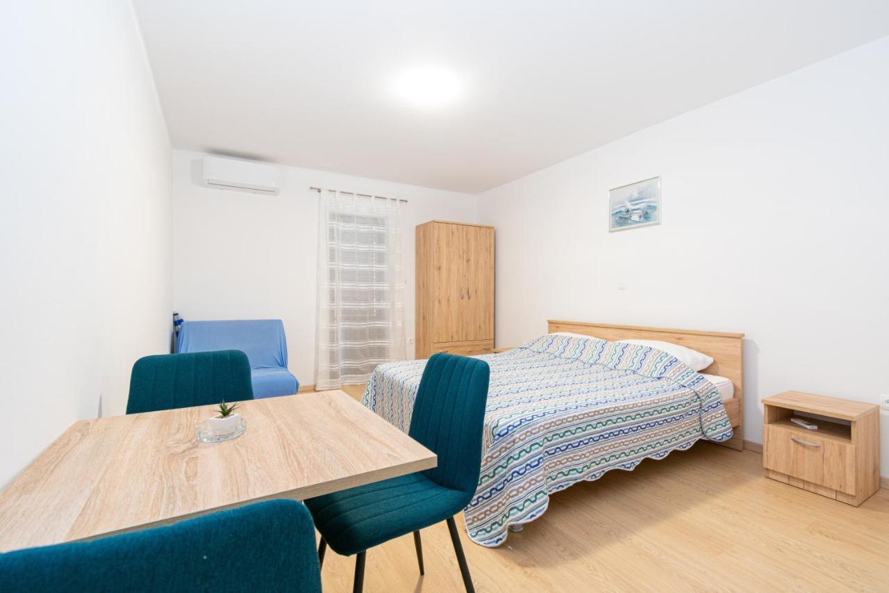 Apartments By The Sea Mandre, Pag - 3084 Kolan Zewnętrze zdjęcie