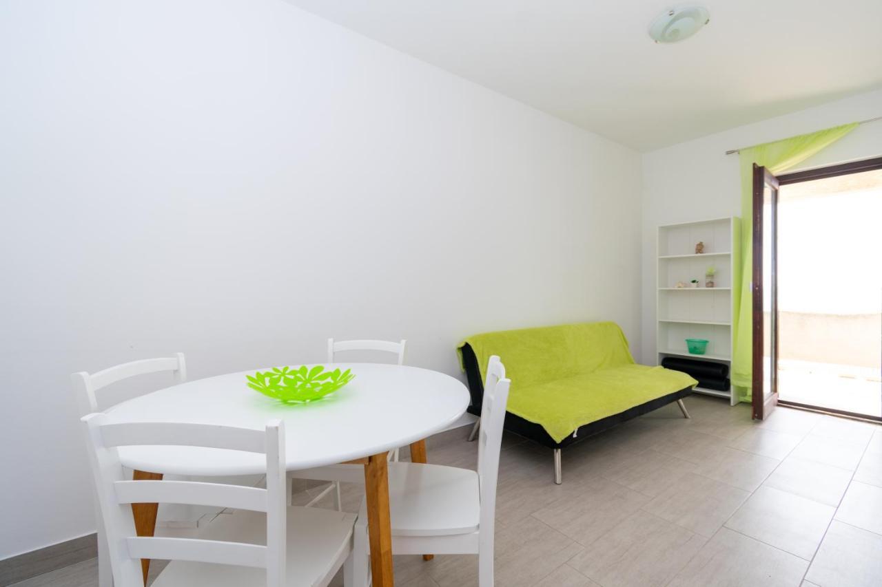 Apartments By The Sea Mandre, Pag - 3084 Kolan Zewnętrze zdjęcie