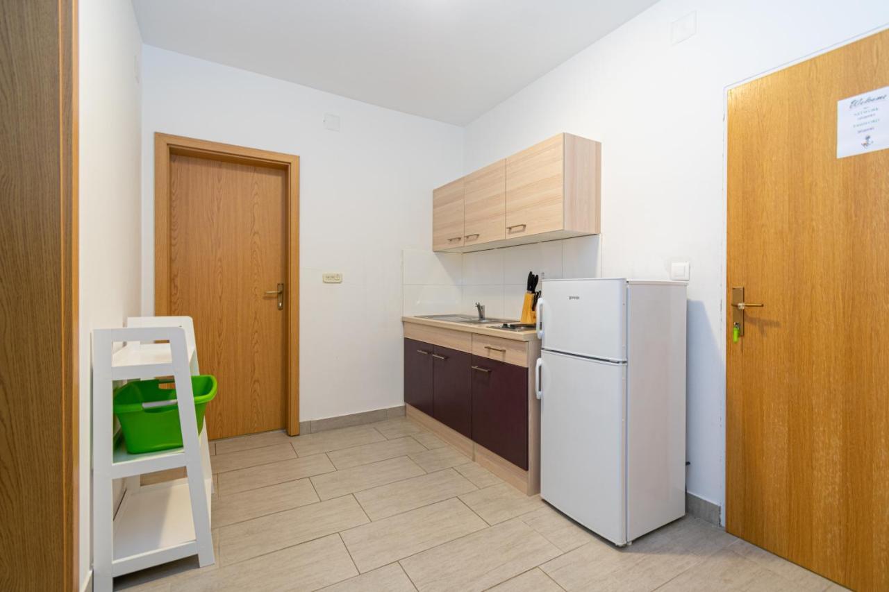Apartments By The Sea Mandre, Pag - 3084 Kolan Zewnętrze zdjęcie
