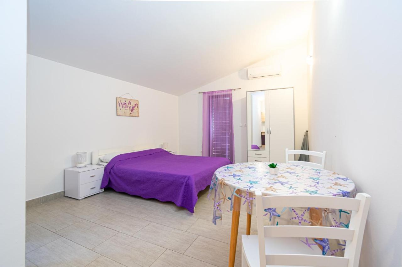 Apartments By The Sea Mandre, Pag - 3084 Kolan Zewnętrze zdjęcie